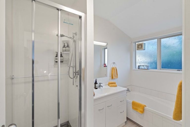 Photo of property in 2/321 Wairakei Road, Burnside, Christchurch, 8053