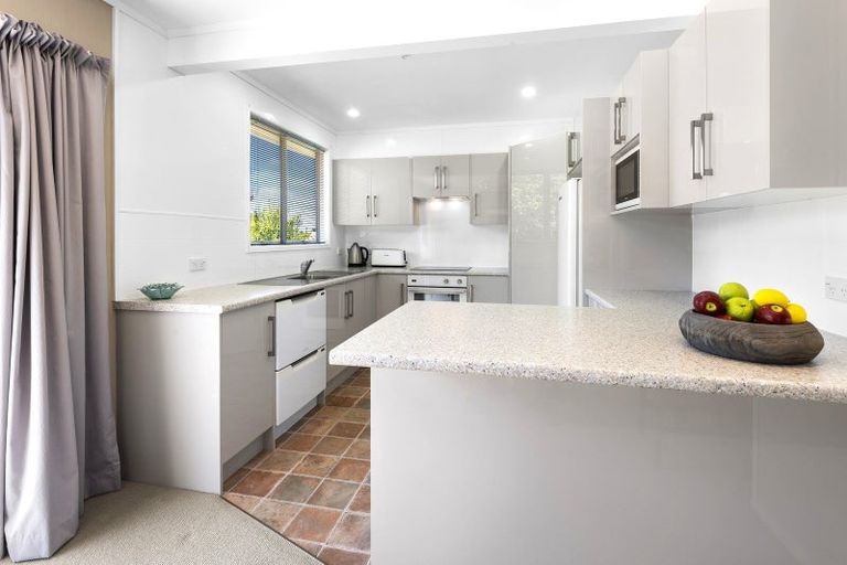 Photo of property in 16 Lake Ora Road, Te Kamo, Whangarei, 0112