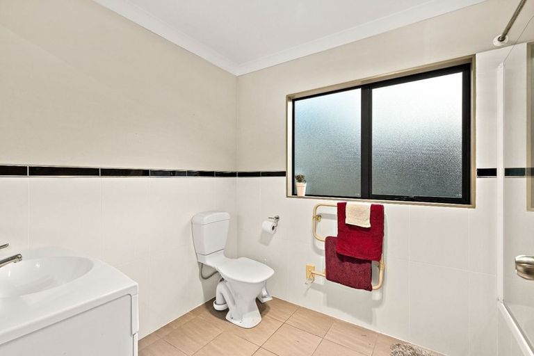 Photo of property in 45 Helleur Road, Massey, Auckland, 0614