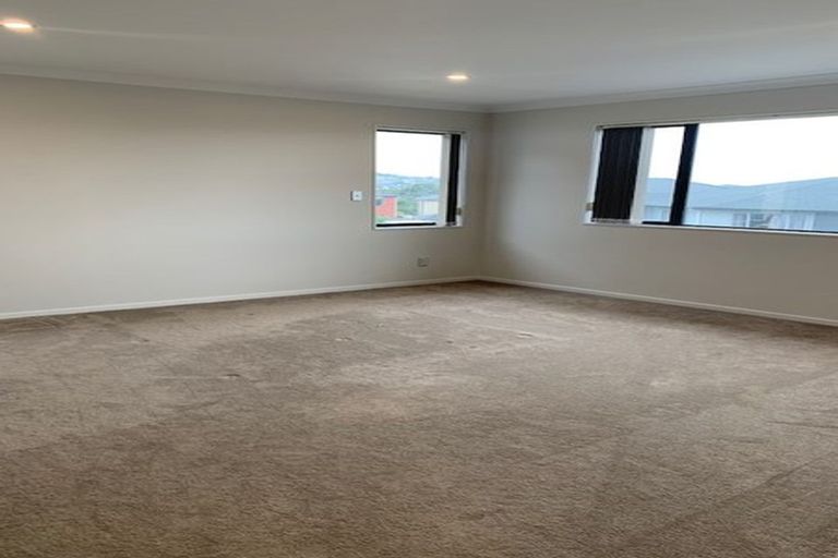 Photo of property in 17 Casheltown Way, Flat Bush, Auckland, 2019