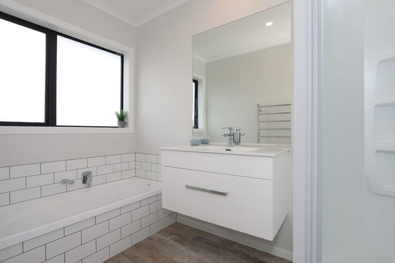 Photo of property in 17 Oldfield Lane, Marton, 4710