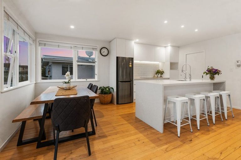 Photo of property in 2 Tyne Road, Forrest Hill, Auckland, 0620