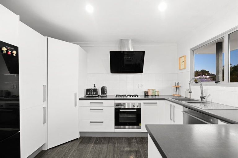 Photo of property in 22 Gilbass Avenue, Hamilton Lake, Hamilton, 3204
