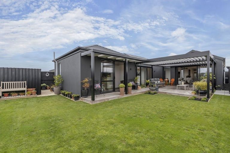 Photo of property in 18 Ellmers Street, Woodend, 7691