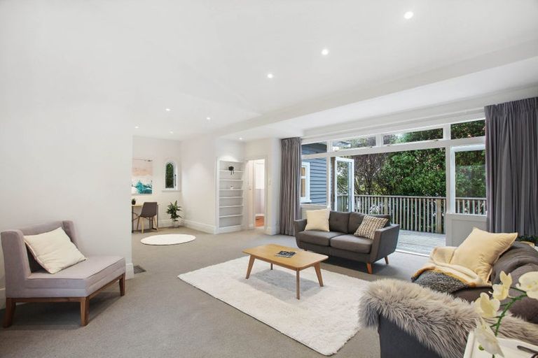 Photo of property in 48 Sunnynook Road, Sunnynook, Auckland, 0620