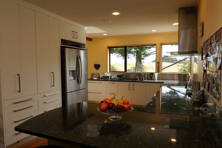 Photo of property in 24 Martin Road, Paraparaumu Beach, Paraparaumu, 5032