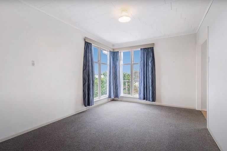 Photo of property in 36 Muir Avenue, Mangere Bridge, Auckland, 2022