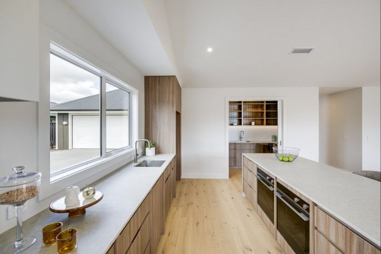 Photo of property in 37 Arataki Road, Havelock North, 4130