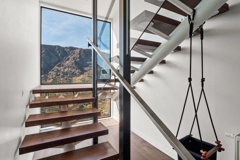 Photo of property in 12 Crow's Nest Road, Arthurs Point, Queenstown, 9371