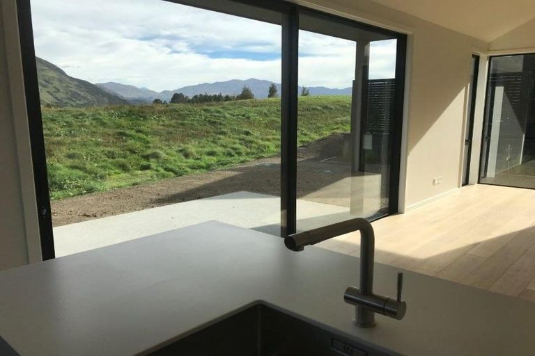 Photo of property in 5 Kotuku Lane, Jacks Point, Queenstown, 9371