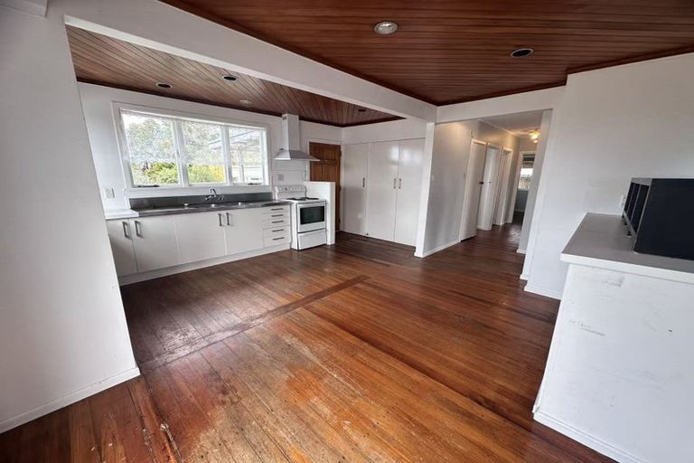 Photo of property in 31 Fairclough Road, Beach Haven, Auckland, 0626