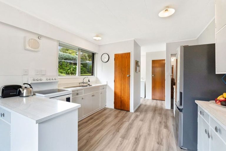 Photo of property in 13 Matenga Street, Waikanae, 5036