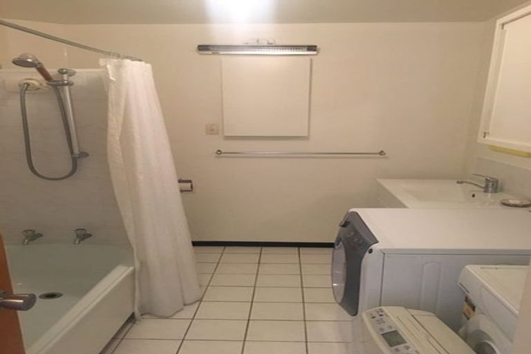 Photo of property in Mansfield Towers, 1 Grant Road, Thorndon, Wellington, 6011