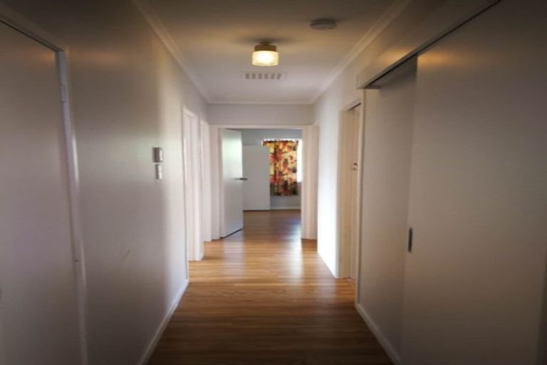 Photo of property in 33 Redwood Drive, Massey, Auckland, 0614