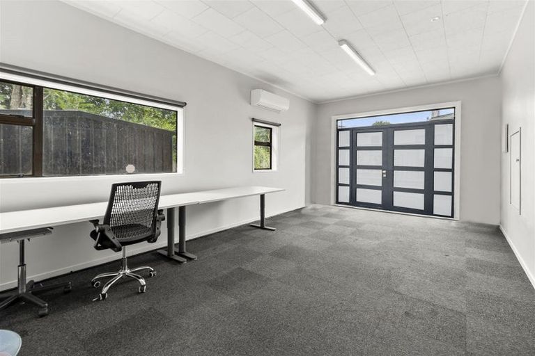 Photo of property in 9 Gloria Avenue, Te Atatu Peninsula, Auckland, 0610