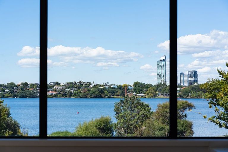 Photo of property in 14 Macbeth Court, Milford, Auckland, 0620