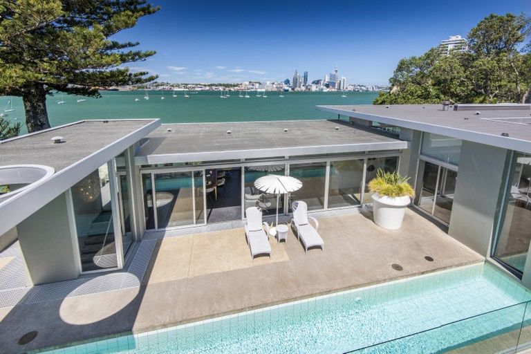 Photo of property in 9 Stanley Point Road, Stanley Point, Auckland, 0624