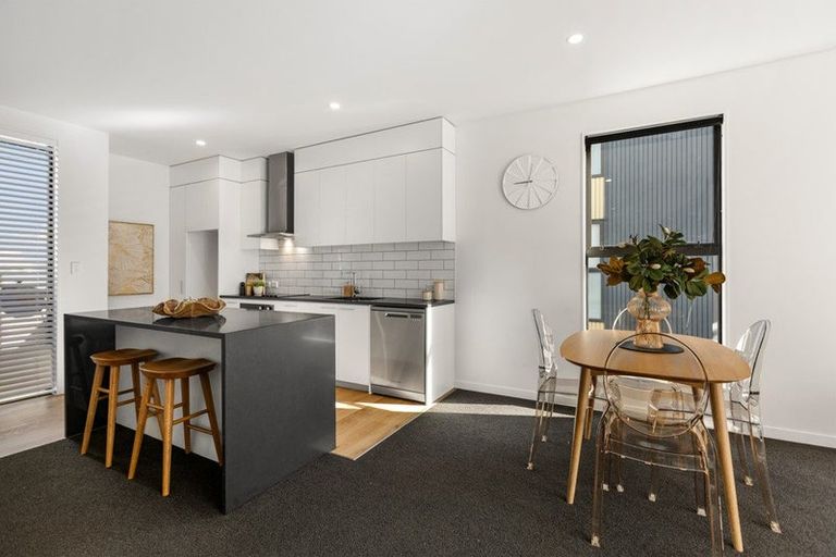 Photo of property in 2/20 Trent Street, Island Bay, Wellington, 6023