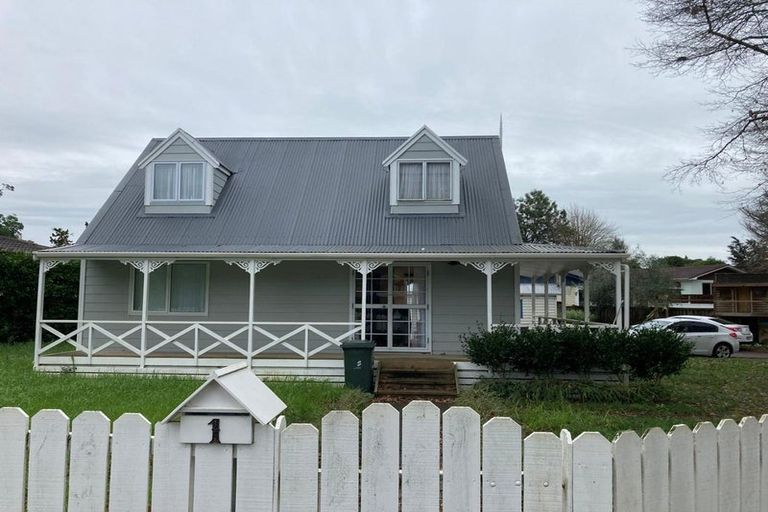 Photo of property in 1 Balmerino Avenue, Red Hill, Papakura, 2110