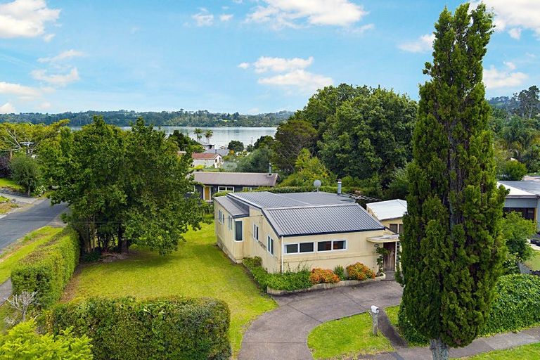 Photo of property in 28 Ferry Parade, Herald Island, Auckland, 0618