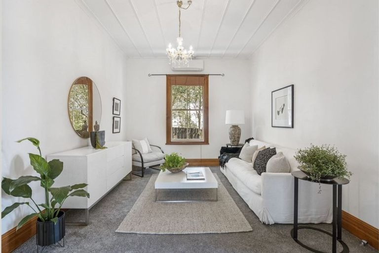 Photo of property in 12 Rodney Road, Northcote Point, Auckland, 0627