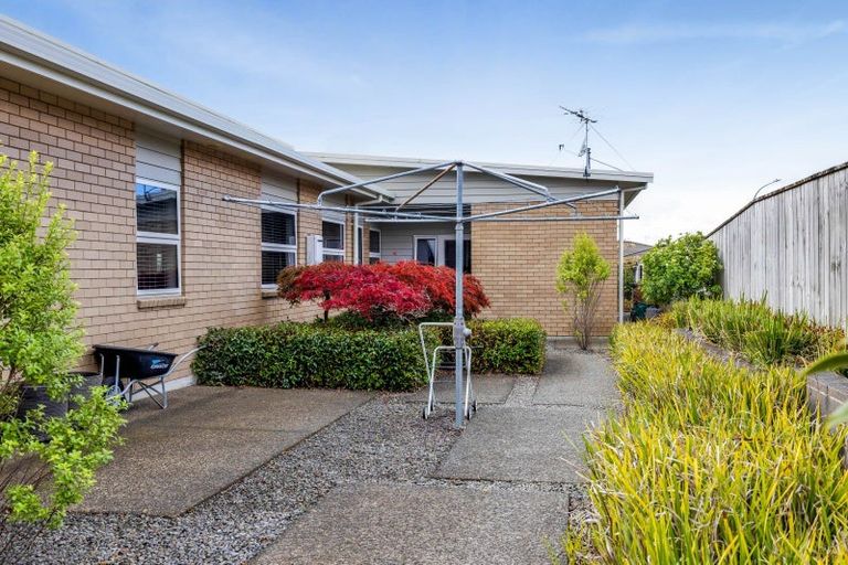 Photo of property in 27 Montague Grove, Stratford, 4332