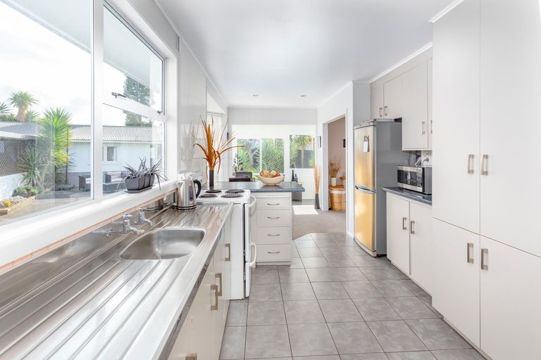 Photo of property in 19 Paterson Avenue, Pukekohe, 2120