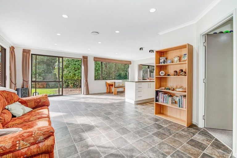 Photo of property in 42 Manuka Grove, Helensville, 0875