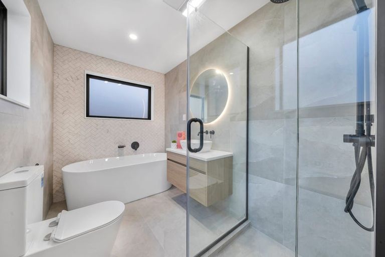 Photo of property in 60a Powrie Street, Glenfield, Auckland, 0629