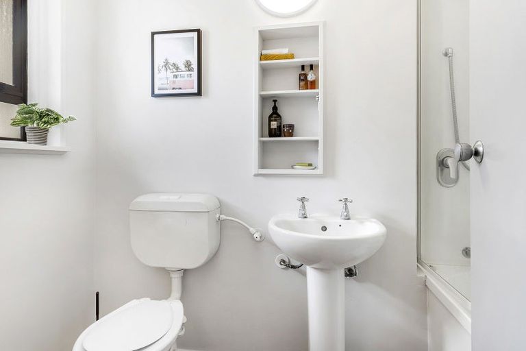 Photo of property in 52u3 Russell Terrace, Berhampore, Wellington, 6023