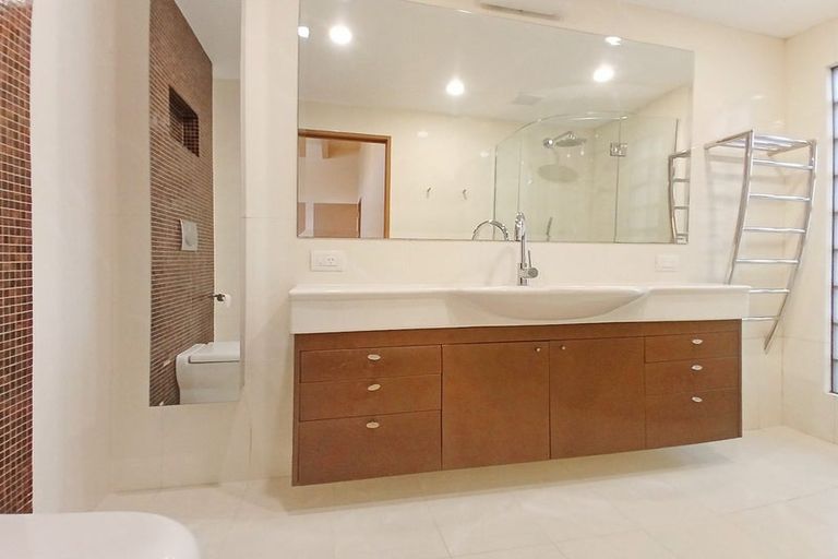 Photo of property in 9 Saddleback Rise, Murrays Bay, Auckland, 0630