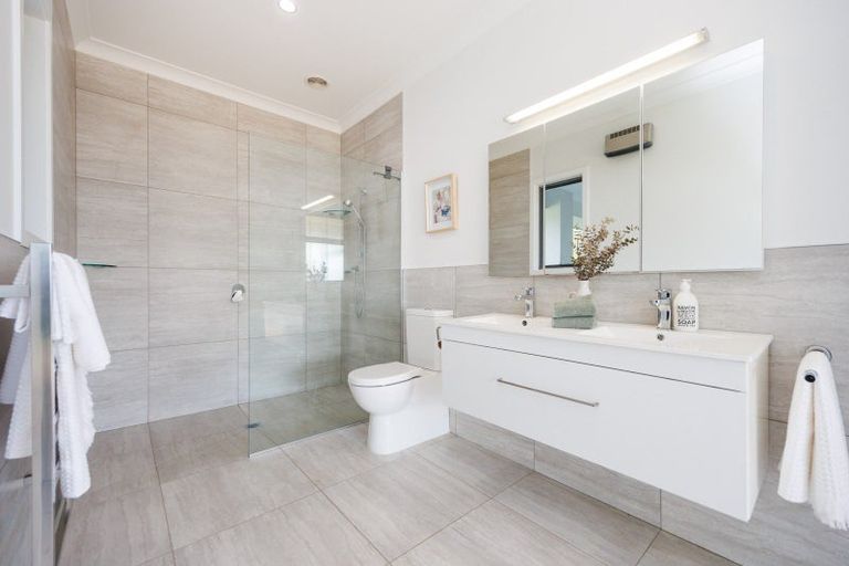 Photo of property in 12 Fleetwood Lane, Turitea, Palmerston North, 4472