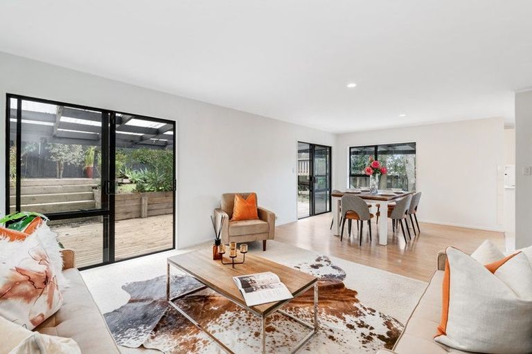 Photo of property in 1/1 Tern Place, Unsworth Heights, Auckland, 0632