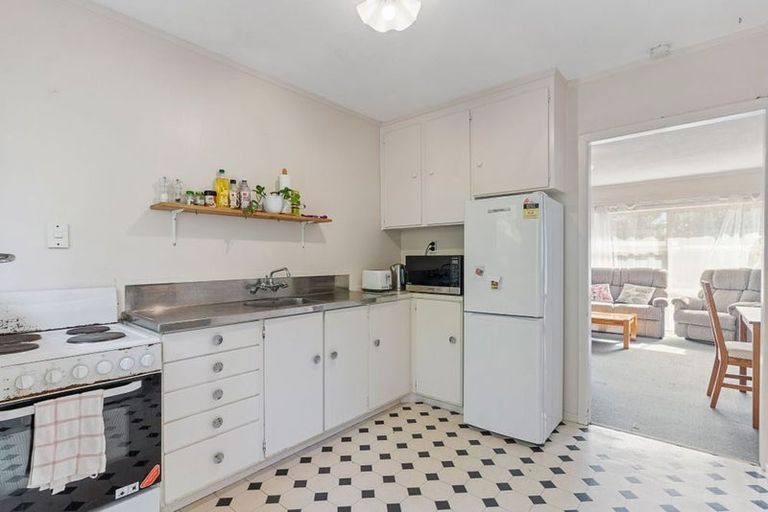 Photo of property in 2 Konini Road, Titirangi, Auckland, 0604