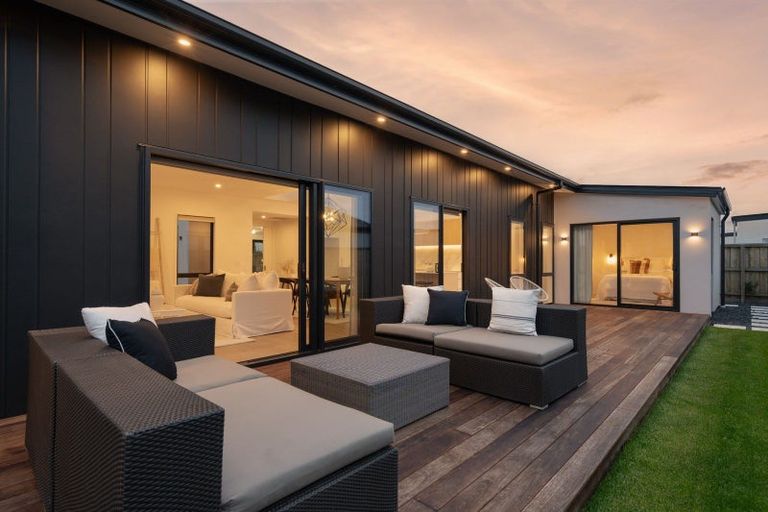 Photo of property in 8 Perehia Mews, Marshland, Christchurch, 8083