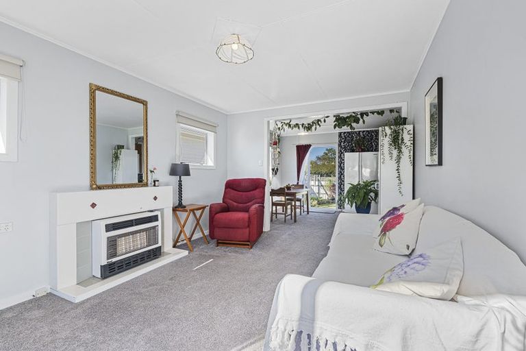 Photo of property in 2 Turakina Street, Merrilands, New Plymouth, 4312