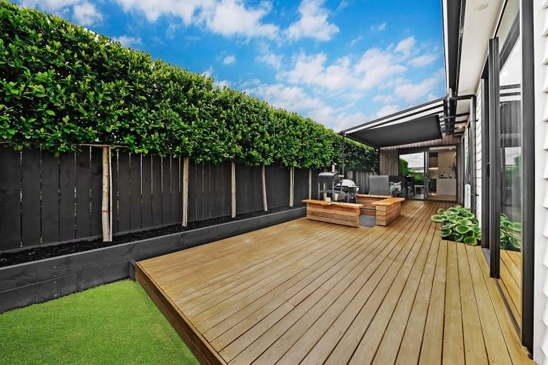 Photo of property in 12 Tarras Road, Kumeu, 0810