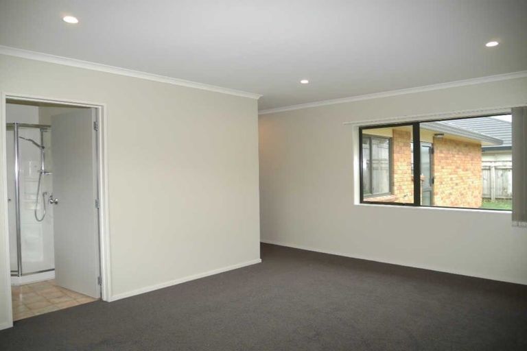 Photo of property in 28 Monarch Place, Paraparaumu Beach, Paraparaumu, 5032