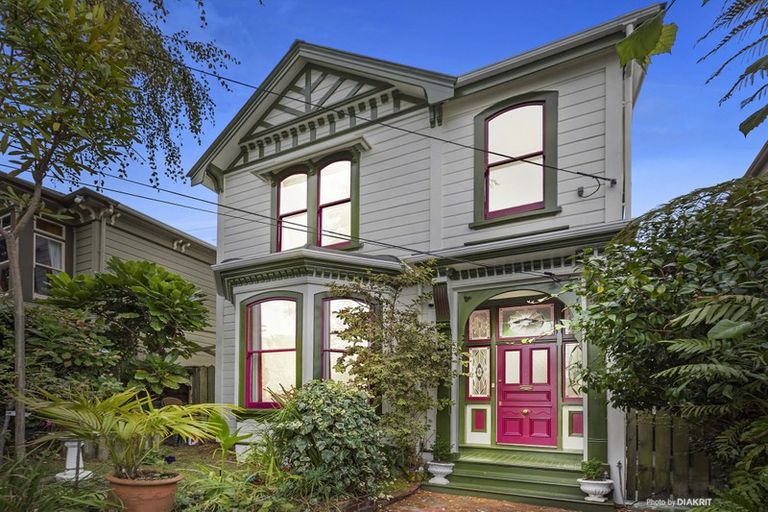 Photo of property in 18 Hall Street, Newtown, Wellington, 6021