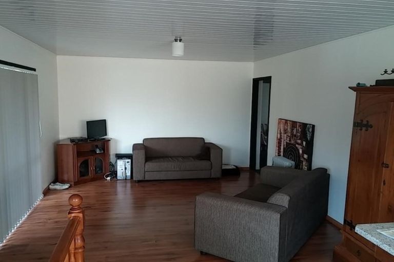 Photo of property in 28 Katrina Place, Massey, Auckland, 0614