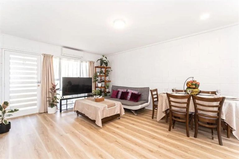 Photo of property in 5/38 Edmonton Road, Henderson, Auckland, 0612