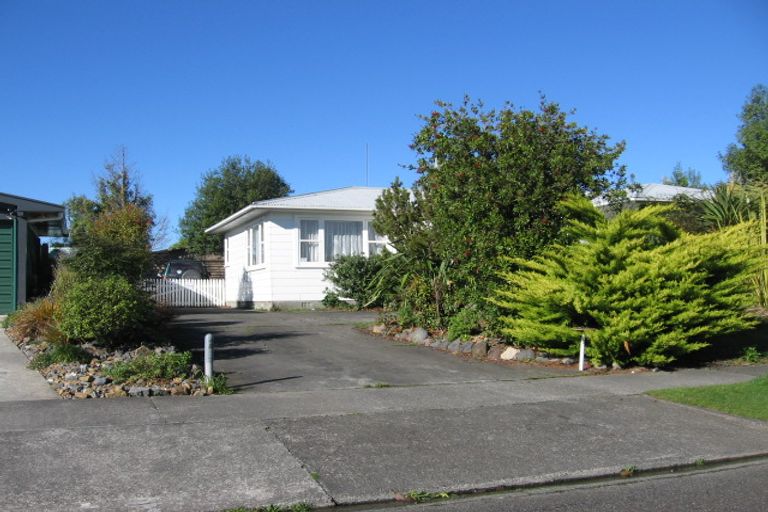 Photo of property in 12 Holdsworth Avenue, Milson, Palmerston North, 4414