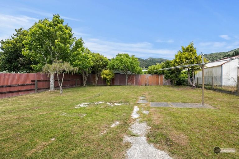 Photo of property in 77 Fraser Street, Wainuiomata, Lower Hutt, 5014