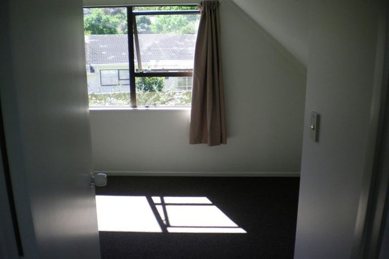 Photo of property in 2/92 Moore Street, Hillcrest, Auckland, 0627