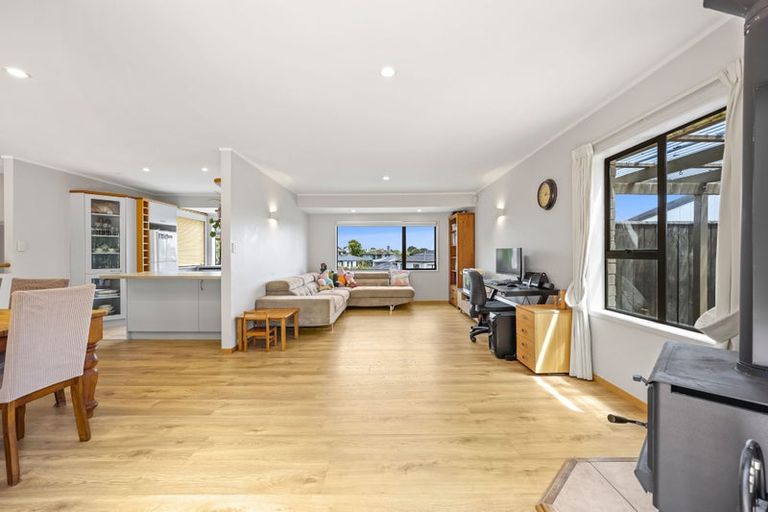 Photo of property in 18 Janome Place, Bucklands Beach, Auckland, 2014