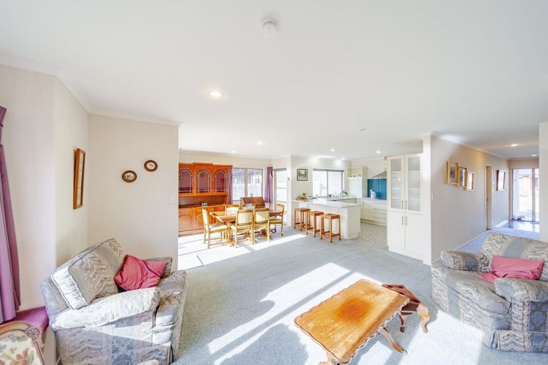 Photo of property in 8 Belgrove Place, Waipukurau, 4200