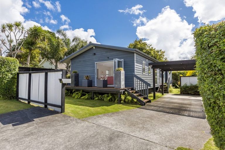 Photo of property in 1 Montmere Avenue, Te Atatu Peninsula, Auckland, 0610