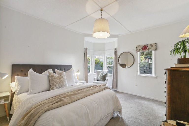 Photo of property in 281 Queens Drive, Lyall Bay, Wellington, 6022