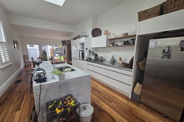 Photo of property in 87 Tiber Street, Island Bay, Wellington, 6023