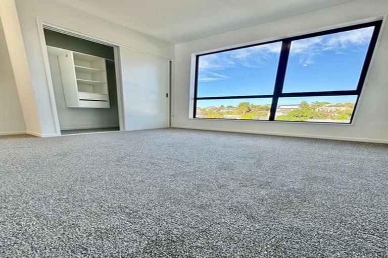Photo of property in 8a Datura Place, Sunnynook, Auckland, 0620